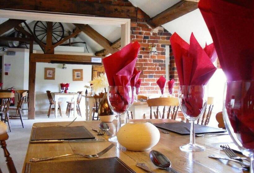 فندق Slaters Country Inn