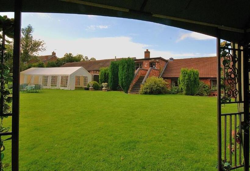 فندق Slaters Country Inn