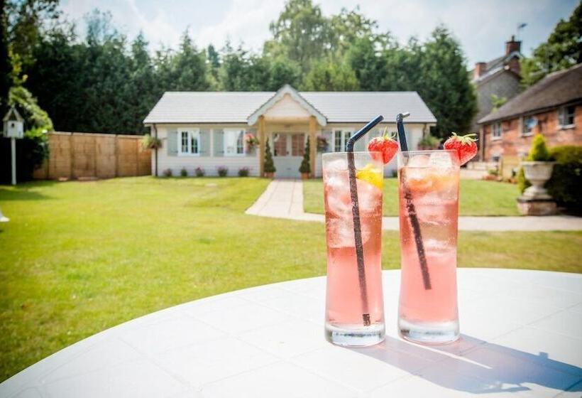 فندق Slaters Country Inn