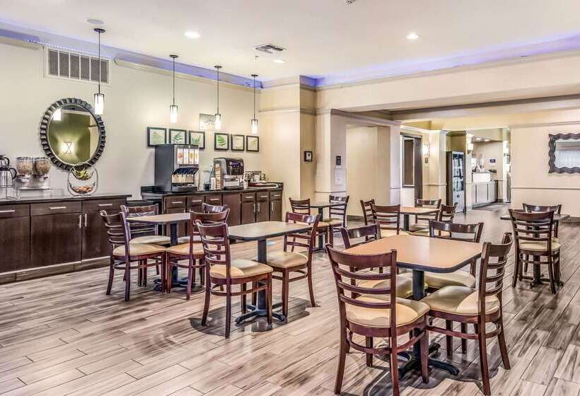 Отель Fort Stockton Inn & Suites