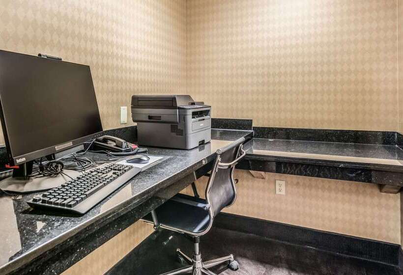 Отель Fort Stockton Inn & Suites