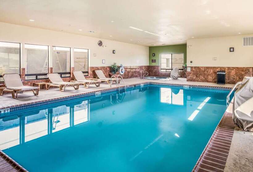 Отель Fort Stockton Inn & Suites