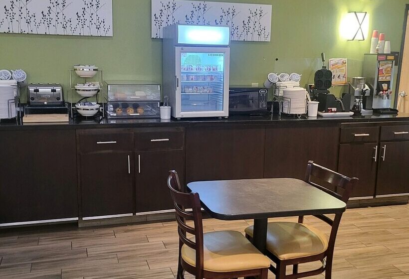 Отель Fort Stockton Inn & Suites