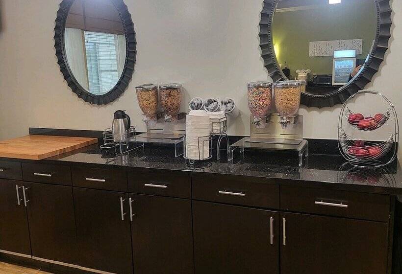 Отель Fort Stockton Inn & Suites