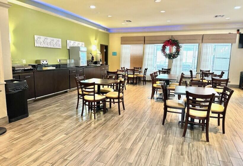 Отель Fort Stockton Inn & Suites