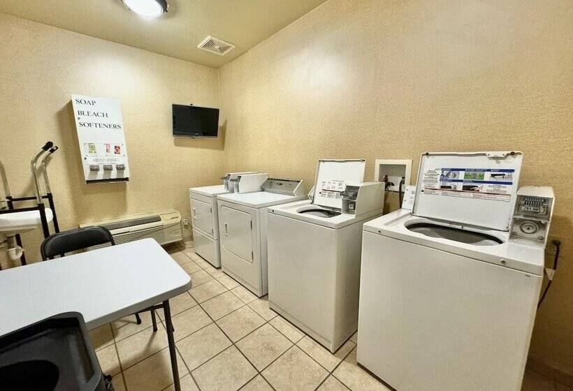 Отель Fort Stockton Inn & Suites