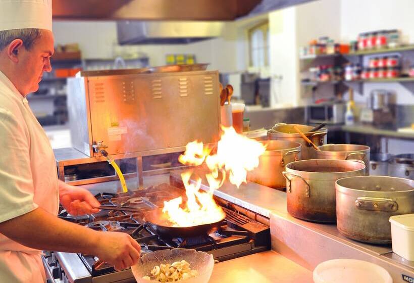 בית מלון כפרי The Coach House At Missenden Abbey