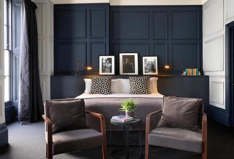 בית מלון כפרי The George