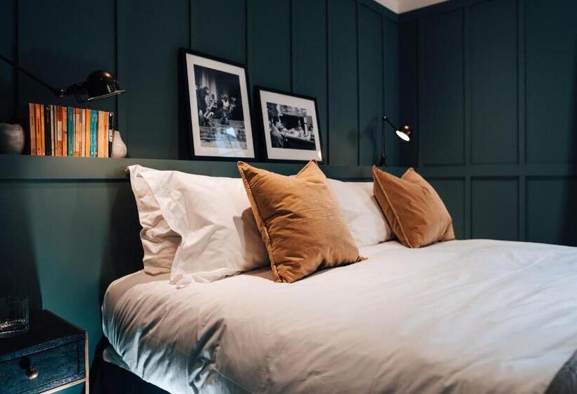 בית מלון כפרי The George