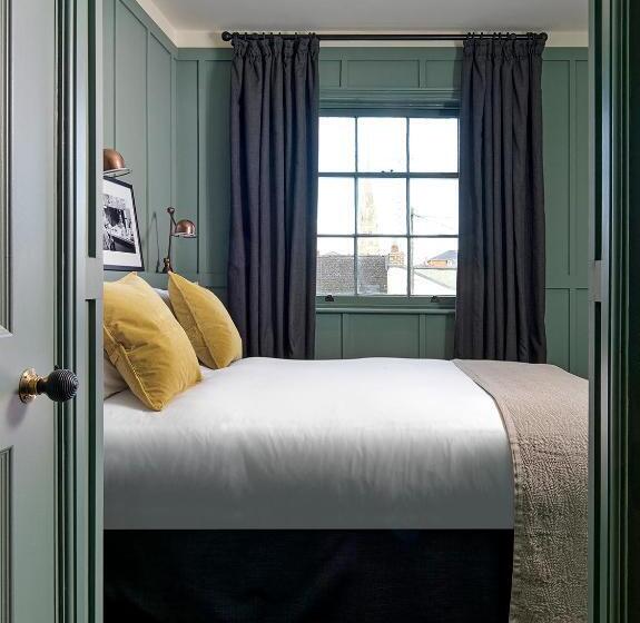 בית מלון כפרי The George