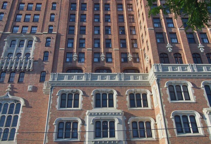 The Tudor Arms Hotel Cleveland   A Doubletree By Hilton