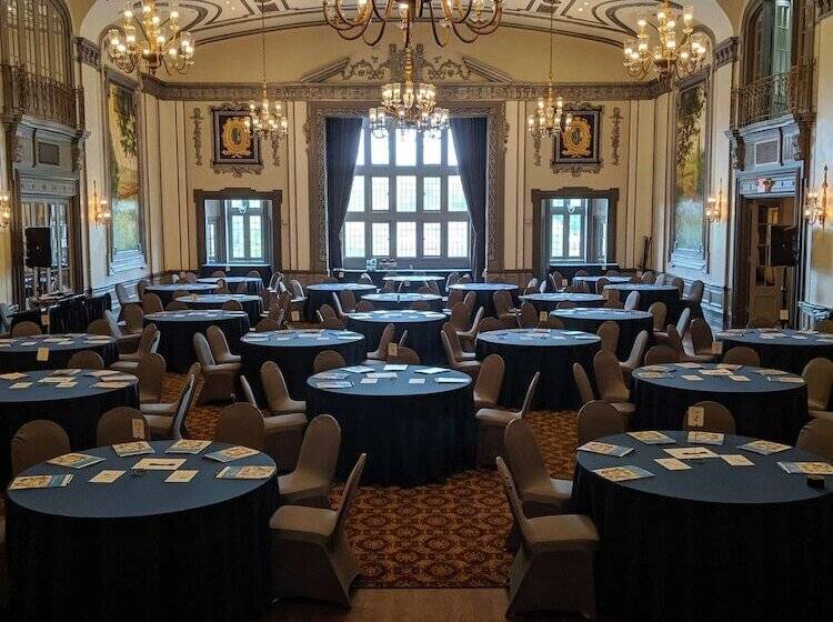 The Tudor Arms Hotel Cleveland   A Doubletree By Hilton