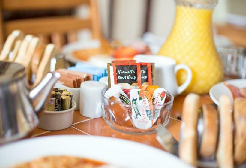 בית מלון כפרי The West Bank Guest House