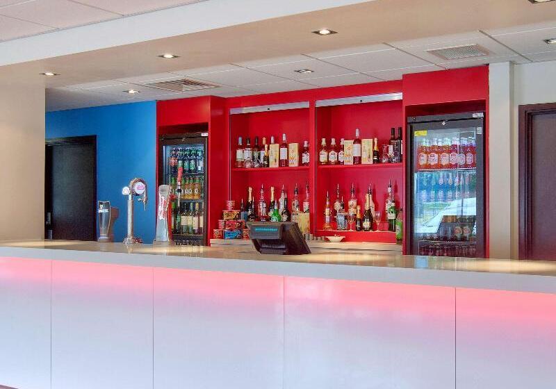 호텔 Travelodge Birmingham Airport