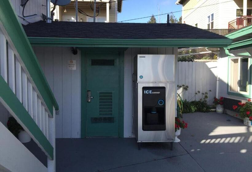 فندق Westward Inn