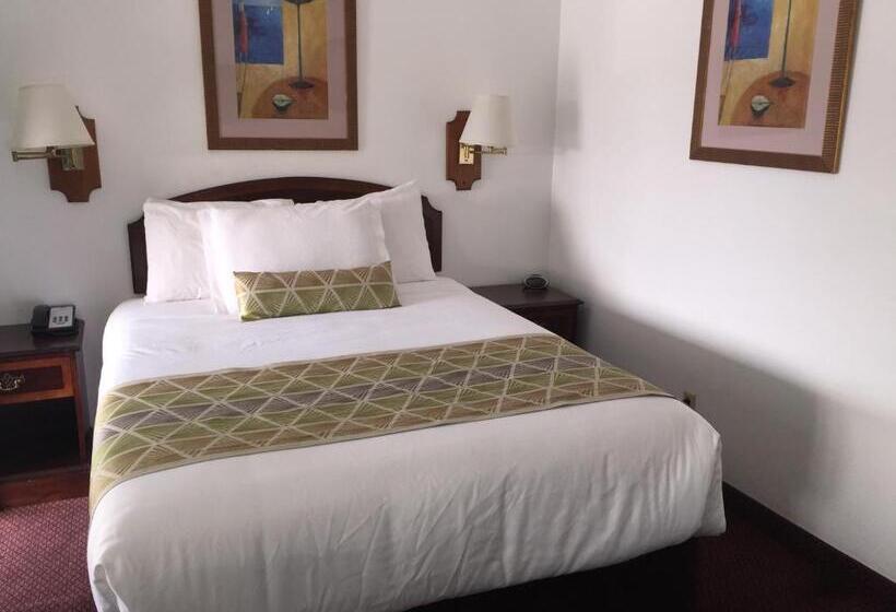 فندق Westward Inn