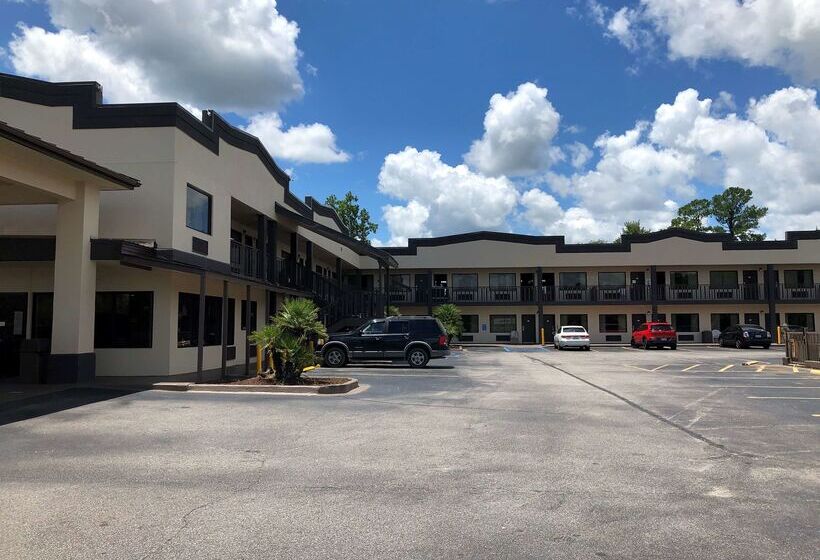 فندق River Front Inn