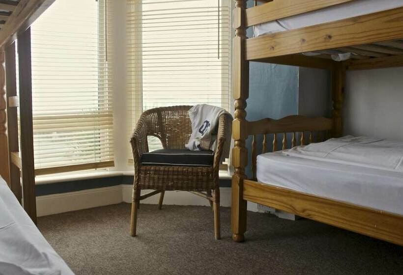 호스텔 Base Surf Lodge