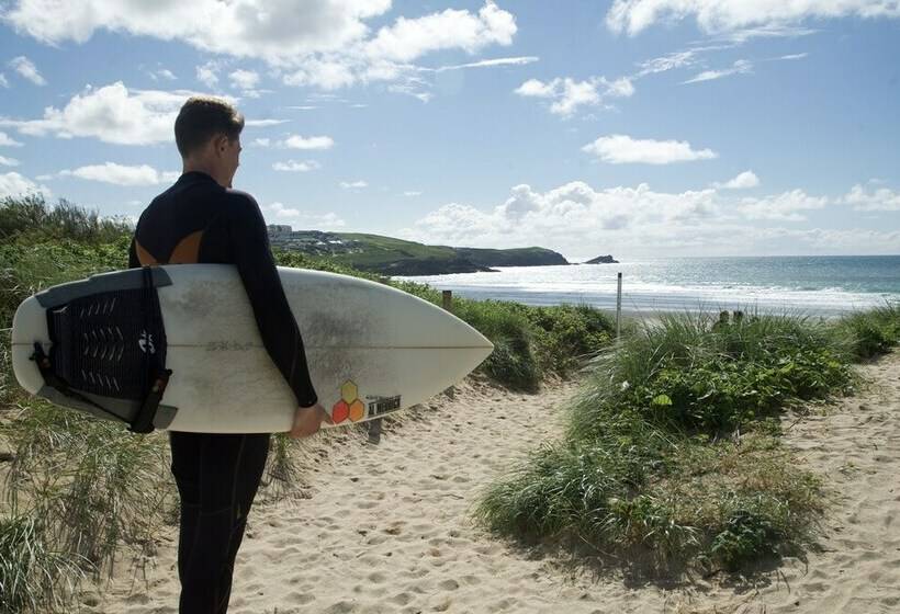 호스텔 Base Surf Lodge