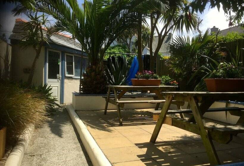 호스텔 Base Surf Lodge