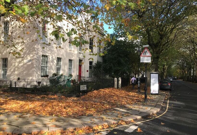 הוסטל Embassie Backpackers