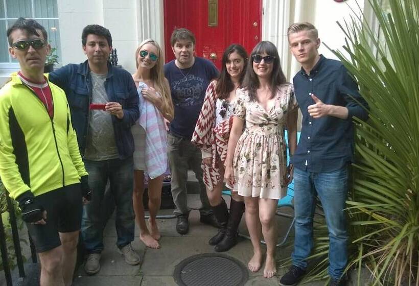 הוסטל Embassie Backpackers