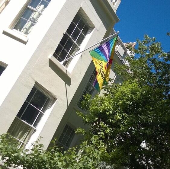 הוסטל Embassie Backpackers