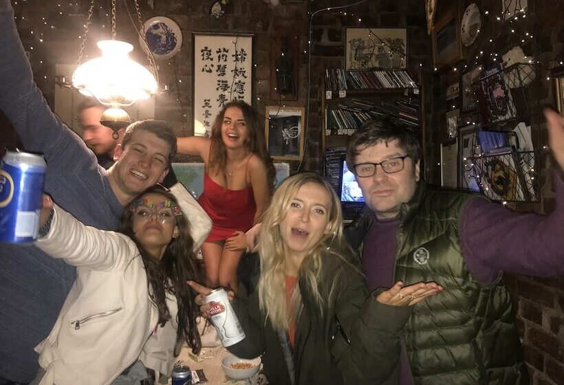 הוסטל Embassie Backpackers