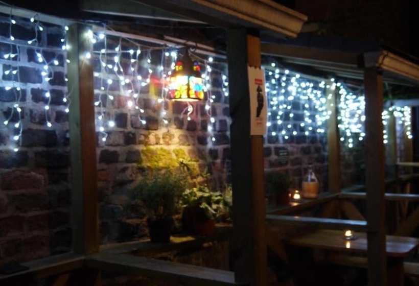 הוסטל Embassie Backpackers