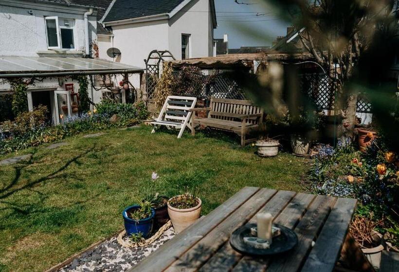 旅馆 Hamilton Lodge   Cottage Sleeps 8