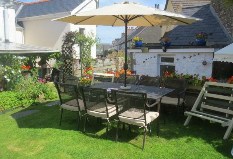 旅馆 Hamilton Lodge   Cottage Sleeps 8