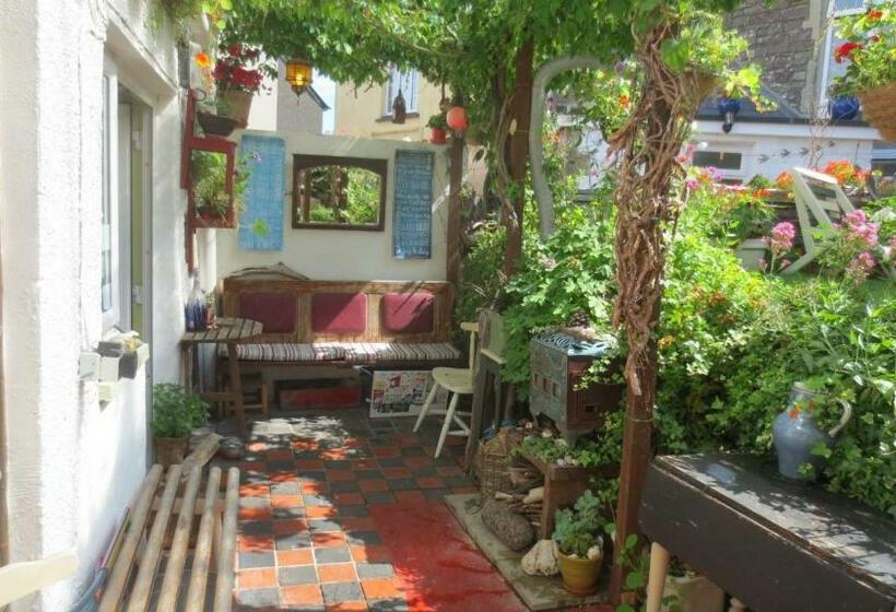 旅馆 Hamilton Lodge   Cottage Sleeps 8