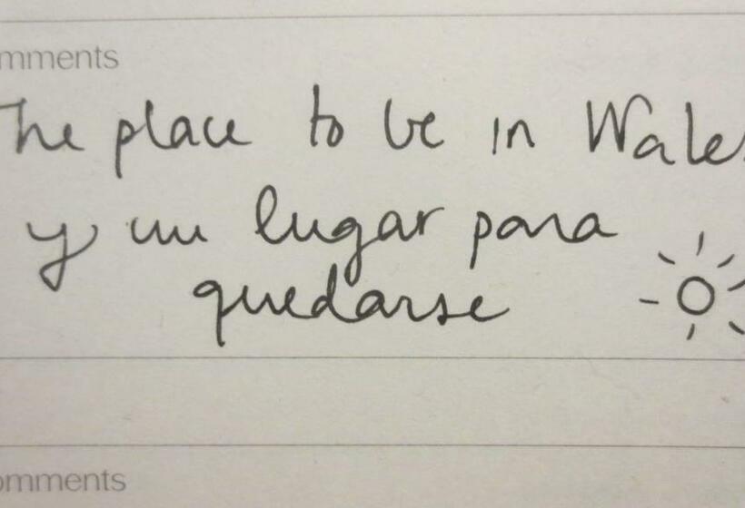 旅馆 Hamilton Lodge   Cottage Sleeps 8