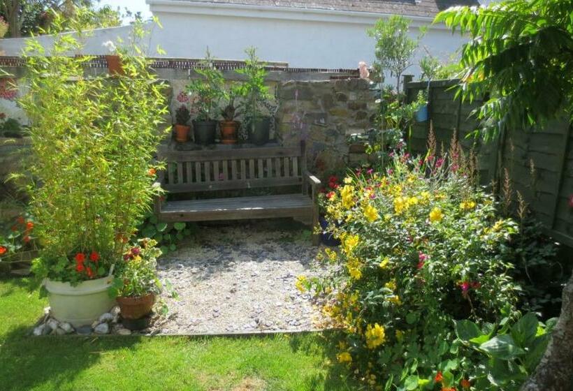 旅馆 Hamilton Lodge   Cottage Sleeps 8