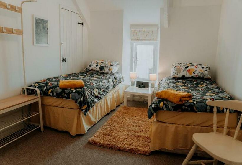 旅馆 Hamilton Lodge   Cottage Sleeps 8