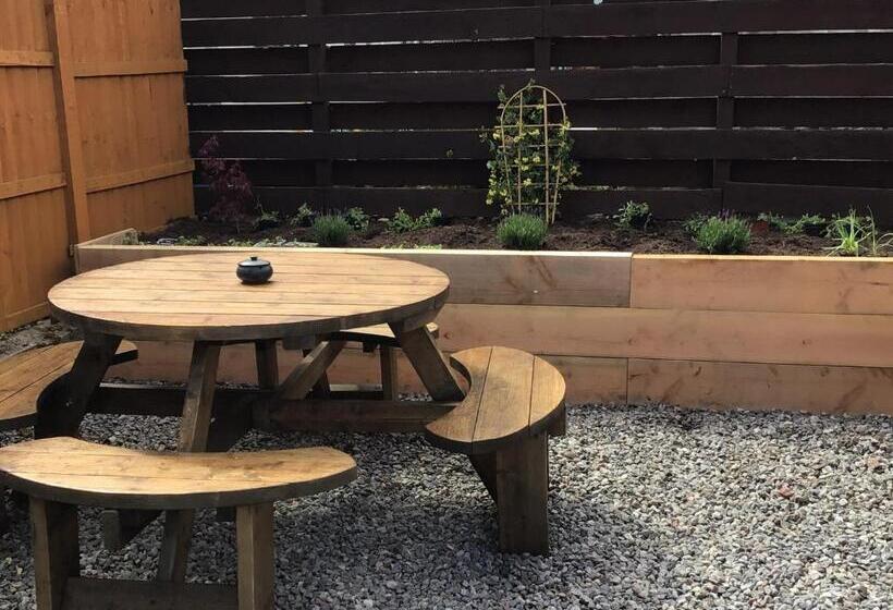 فندق صغير Loch Ness Backpackers Lodge