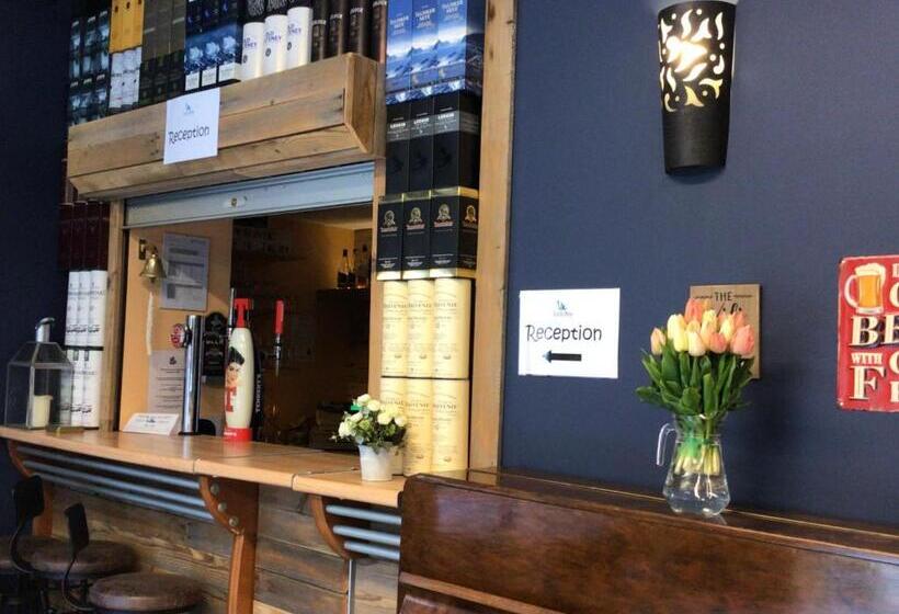 فندق صغير Loch Ness Backpackers Lodge