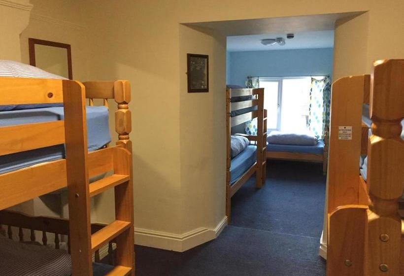 Общежитие Newquay International Backpackers