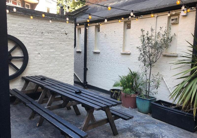 Общежитие Publove @ The Steam Engine Waterloo