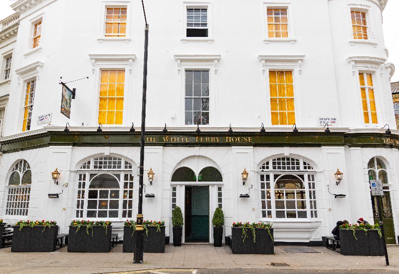 هاستل Publove @ The White Ferry Victoria