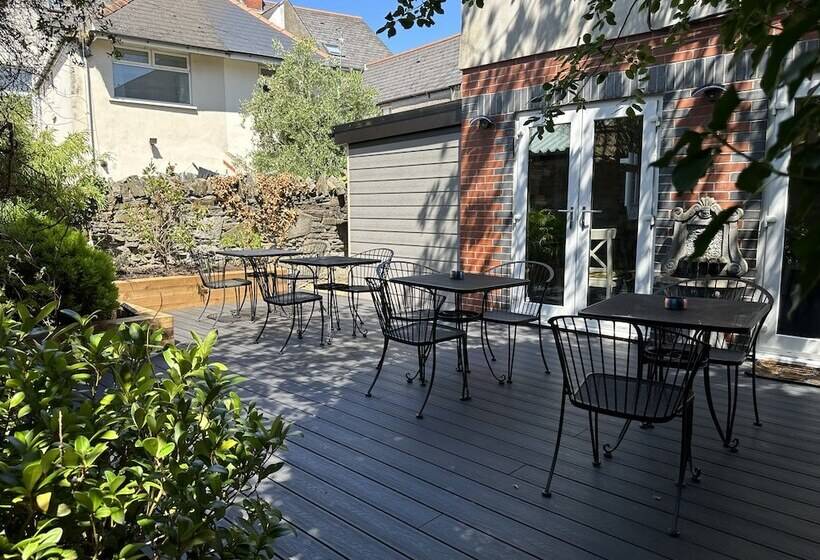 旅馆 The Riverhouse