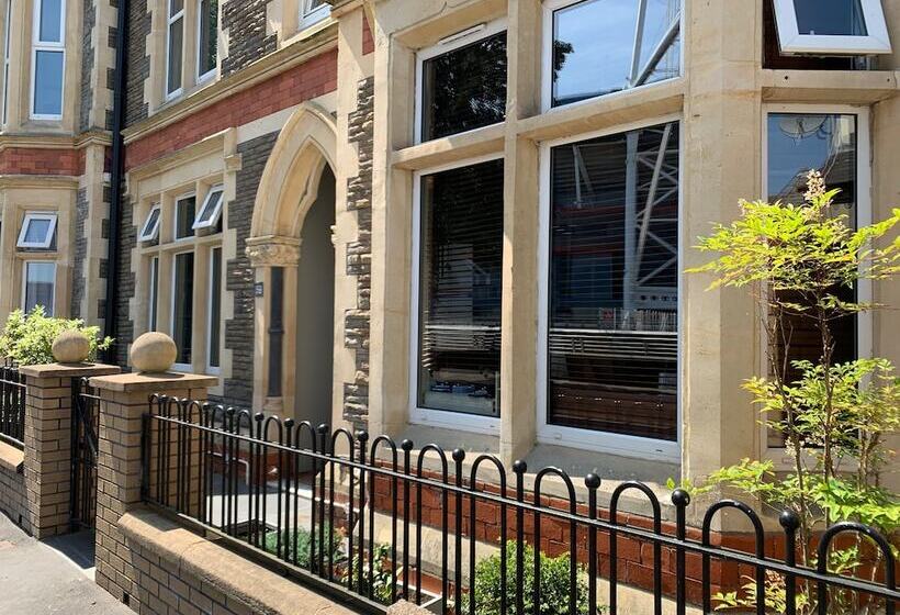 旅馆 The Riverhouse