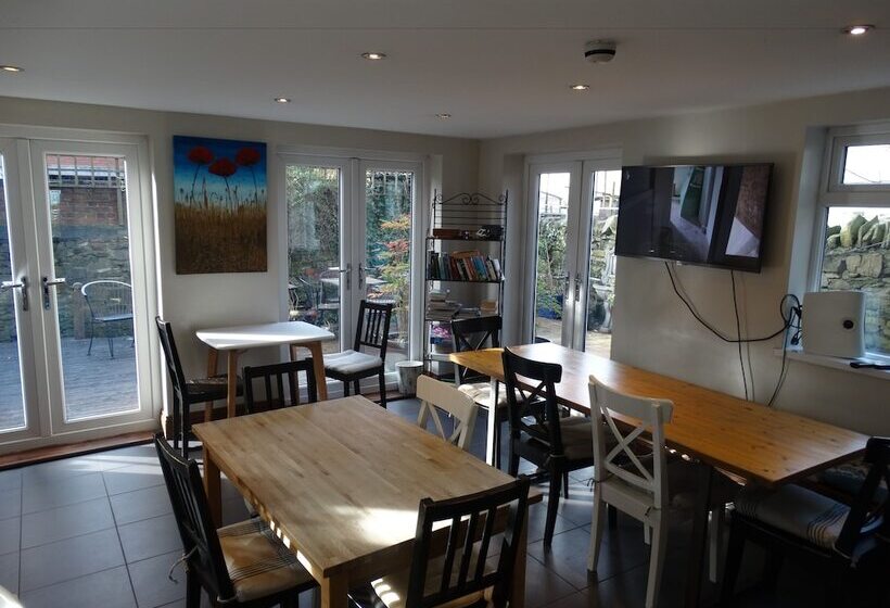 旅馆 The Riverhouse