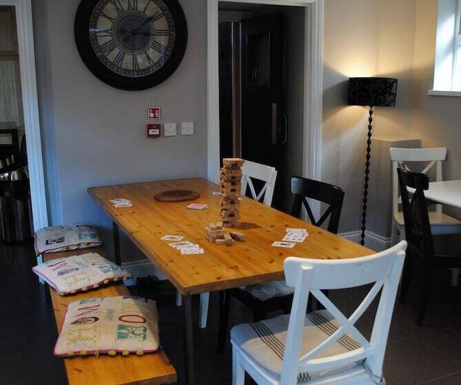 旅馆 The Riverhouse