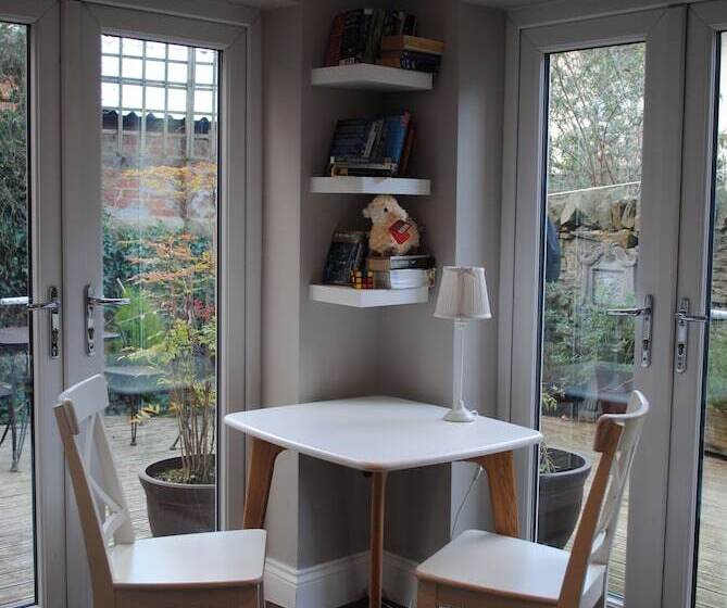 旅馆 The Riverhouse