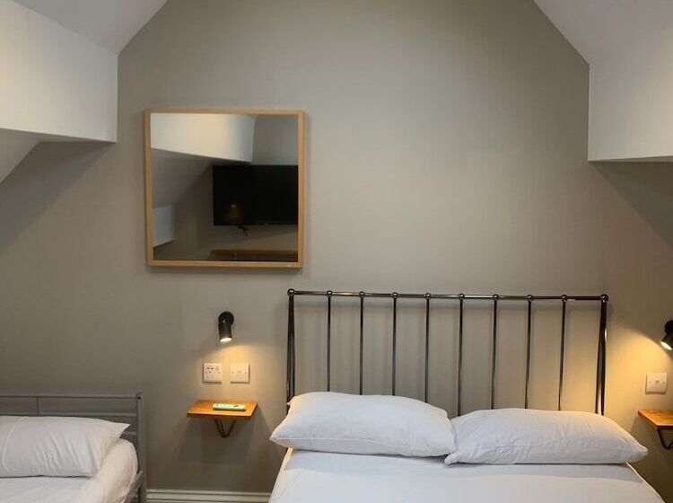 旅馆 The Riverhouse