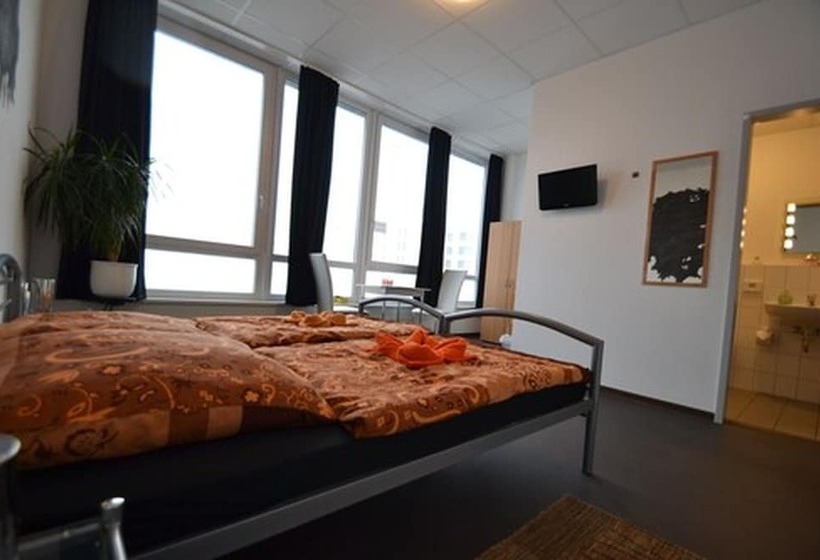 Arena Hostel & Monteurzimmer