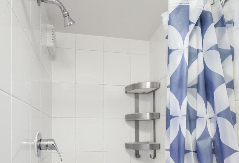 Astor Hyde Park Hostel