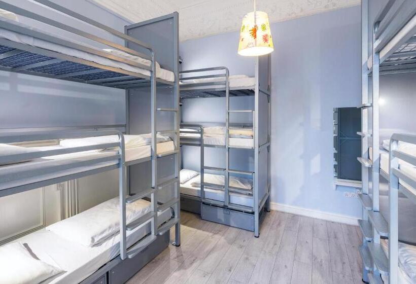 Astor Hyde Park Hostel