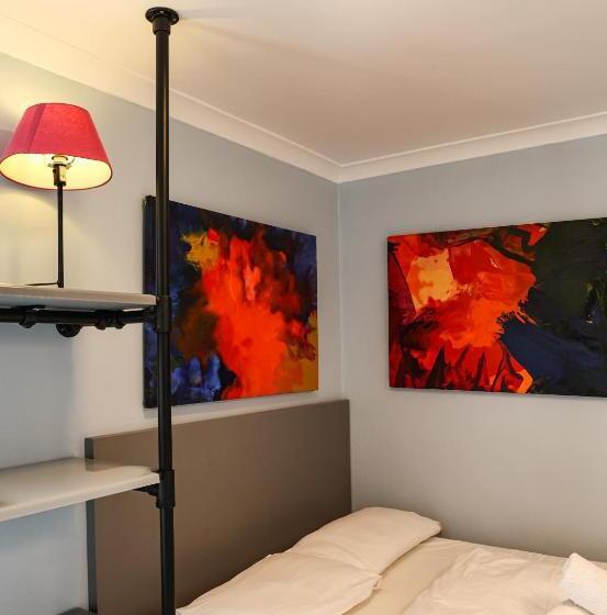 Astor Hyde Park Hostel